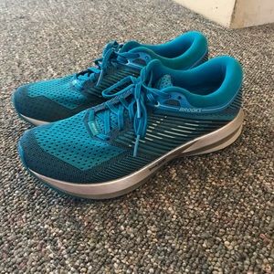 Brooks Levitate Size 10
